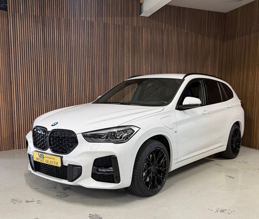 BMW X1 XDrive25e High Executive - M Pakket - HUD - nieuwstaa, X1, Gebruikt, Zwart, Automatische klimaatregeling