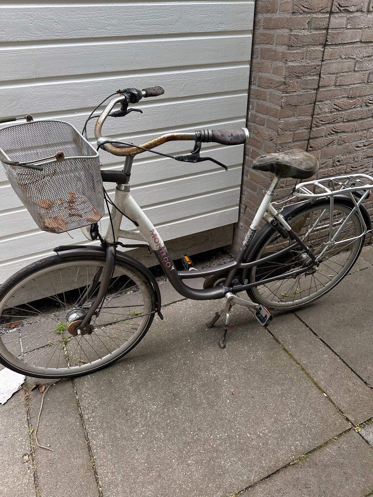 Oude Montego fiets met lekke banden - gratis af te halen, Ophalen, Gebruikt, Overige merken