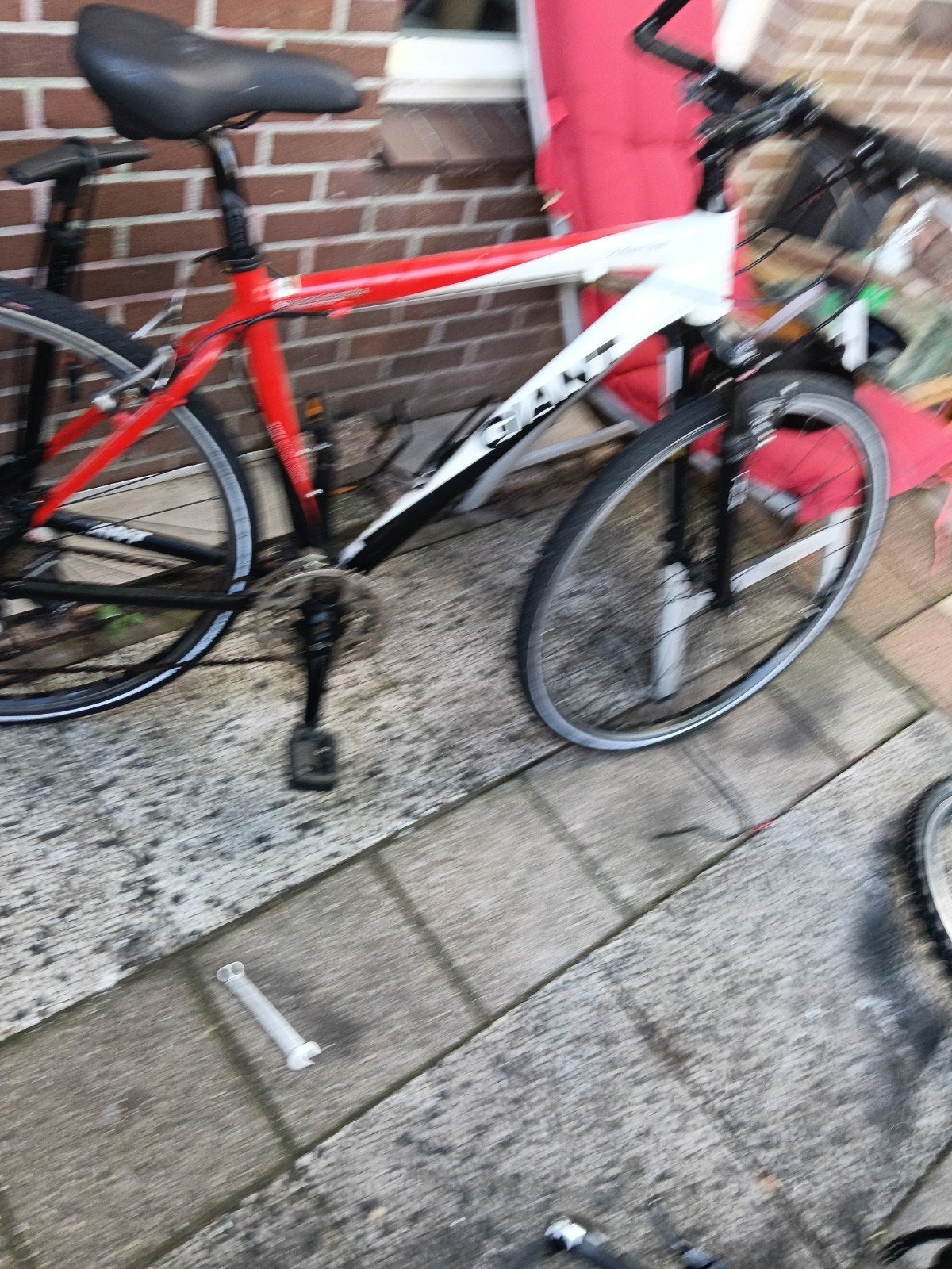 Giant X-Sport 2.0 Crosshybride (2007-2008) - 27 versn., 28 inch, Gebruikt, Vering, Velgrem