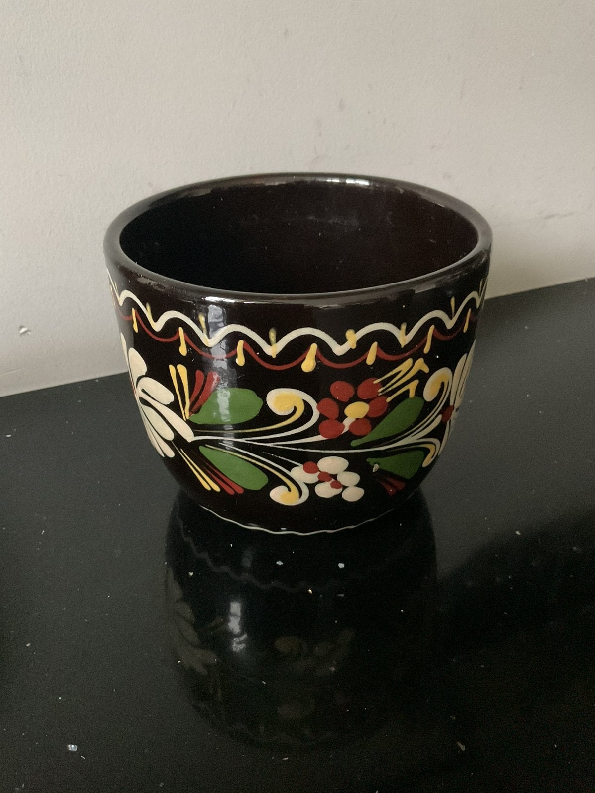 Hongaars aardewerk bloempot zwarte ondergrond, genummerd 1, Antiek en Kunst, Ophalen of Verzenden