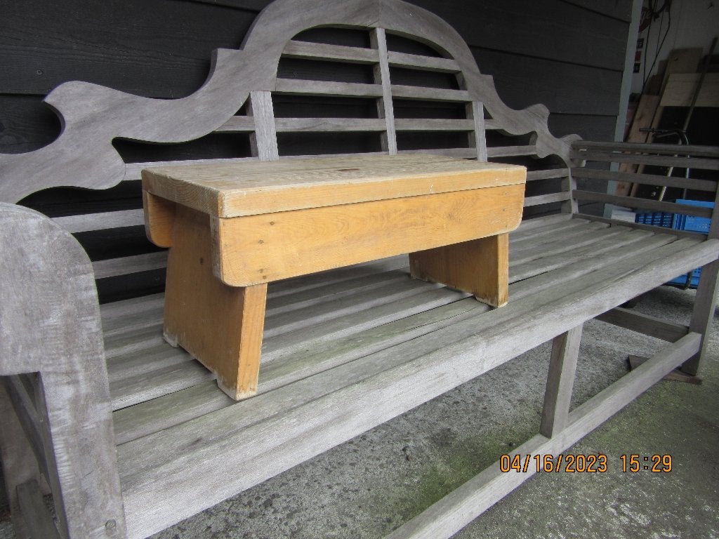 Oude houten krukje/opstapje, Ophalen, Gebruikt, Hout