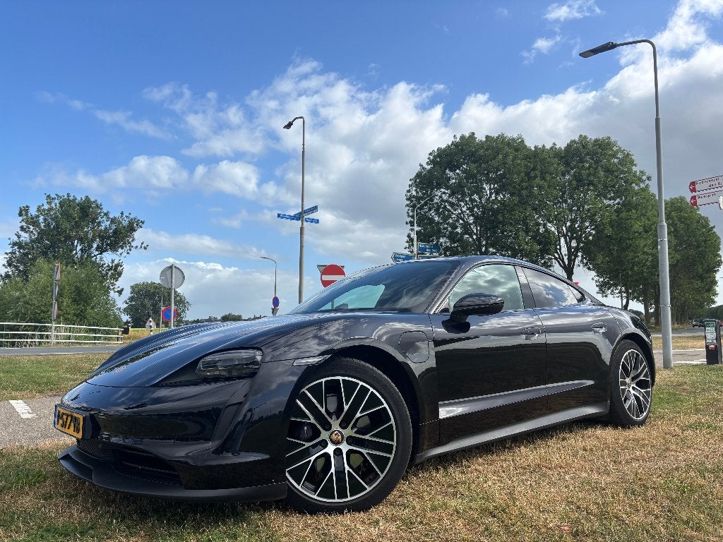 Porsche Taycan Performance 2022 (Zwart/beige 93,4kWh 476 pk), Auto's, Achterwielaandrijving, Beige, Zwart, Elektrisch