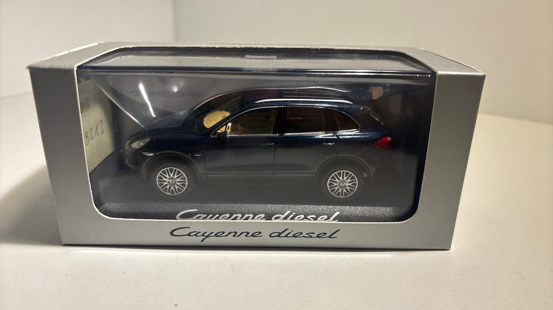 Porsche cayenne diesel bleu minichamps 1.43, Auto, Ophalen of Verzenden, MiniChamps, A