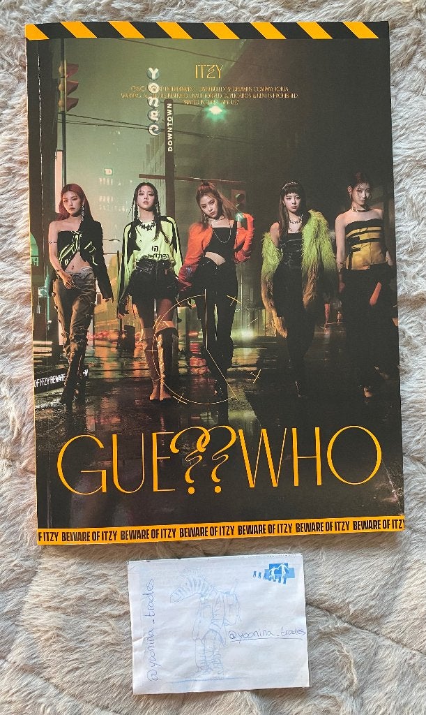 K-POP Itzy - Guess Who Mini-Album Night Version, Overige genres, Ophalen of Verzenden, Zo goed als nieuw, Album