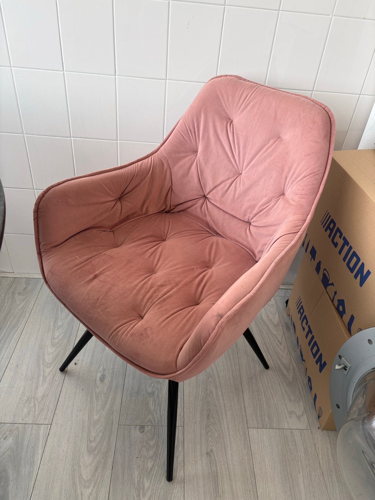 Eettafel met 4 roze stoelen, Ophalen, Gebruikt, 100 tot 150 cm, Rond