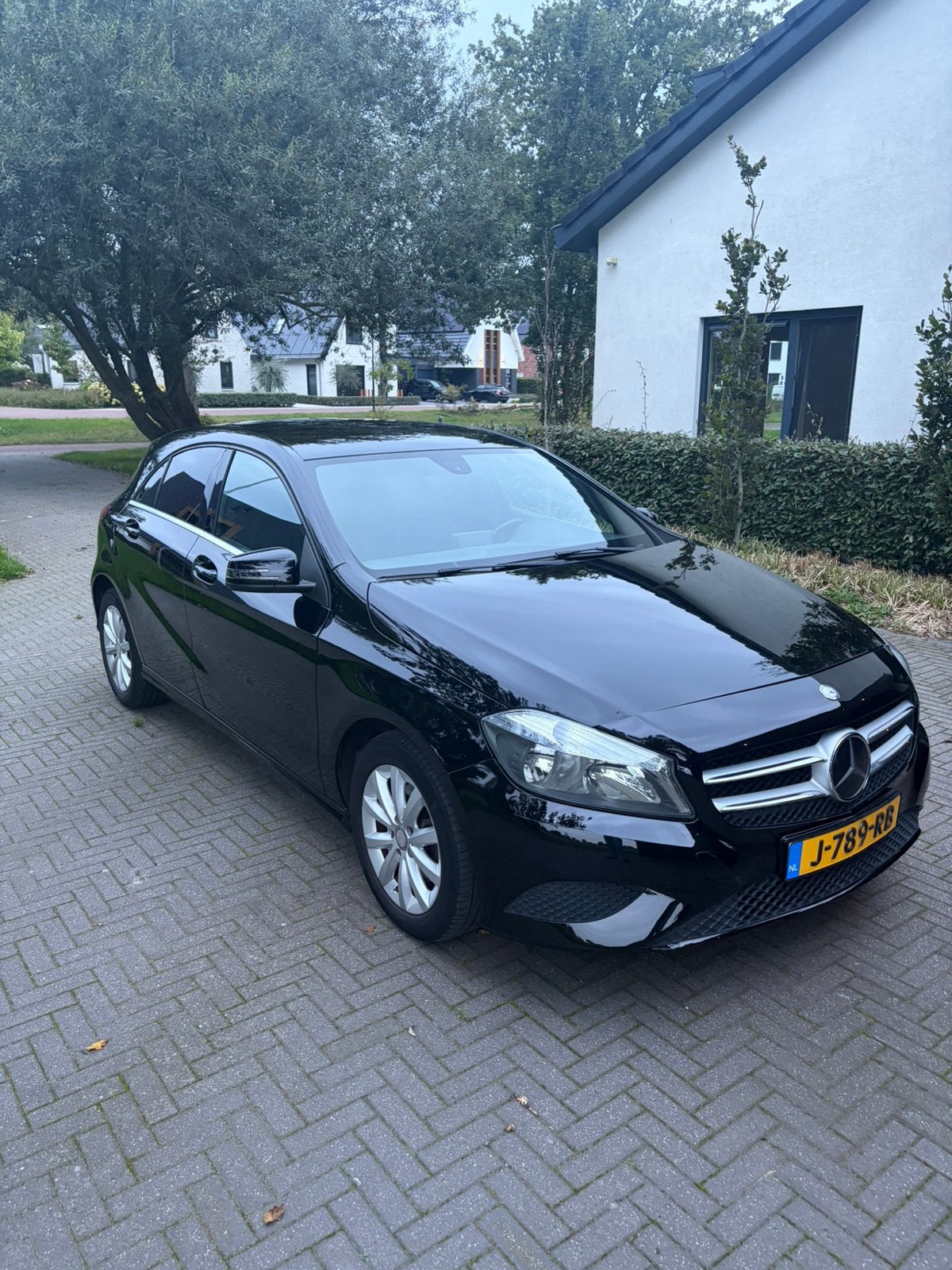 Mercedes-Benz A-Klasse A180 1.6 Blue Efficiency 2013 Zwart, Auto's, Voorwielaandrijving, Dealer onderhouden, 4 cilinders, 1595 cc
