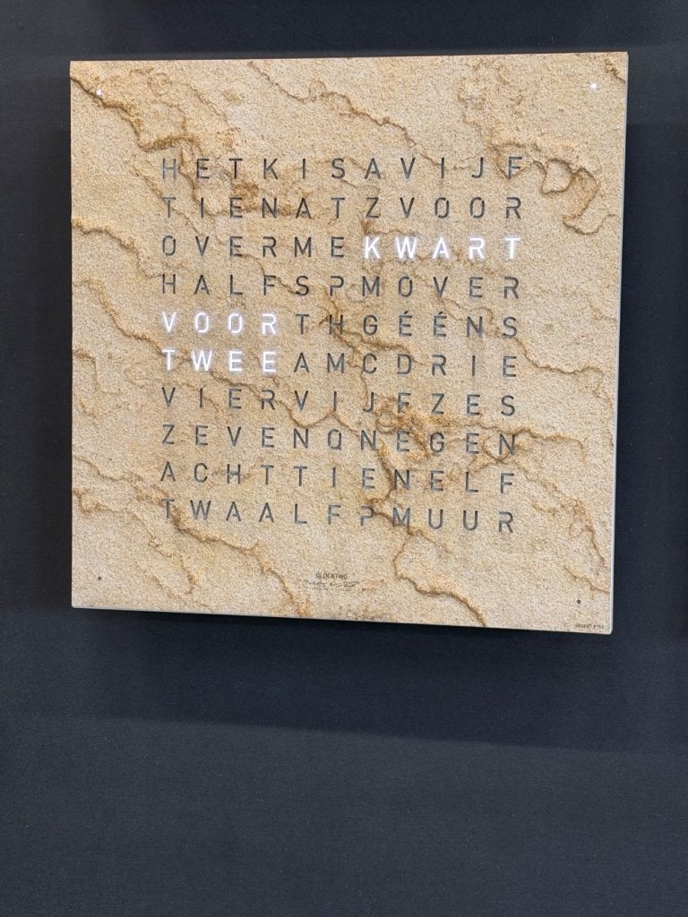 Nieuw Qlocktwo Desert Wandklok Design Klok 45x45, Nieuw, Ophalen of Verzenden, Qlocktwo