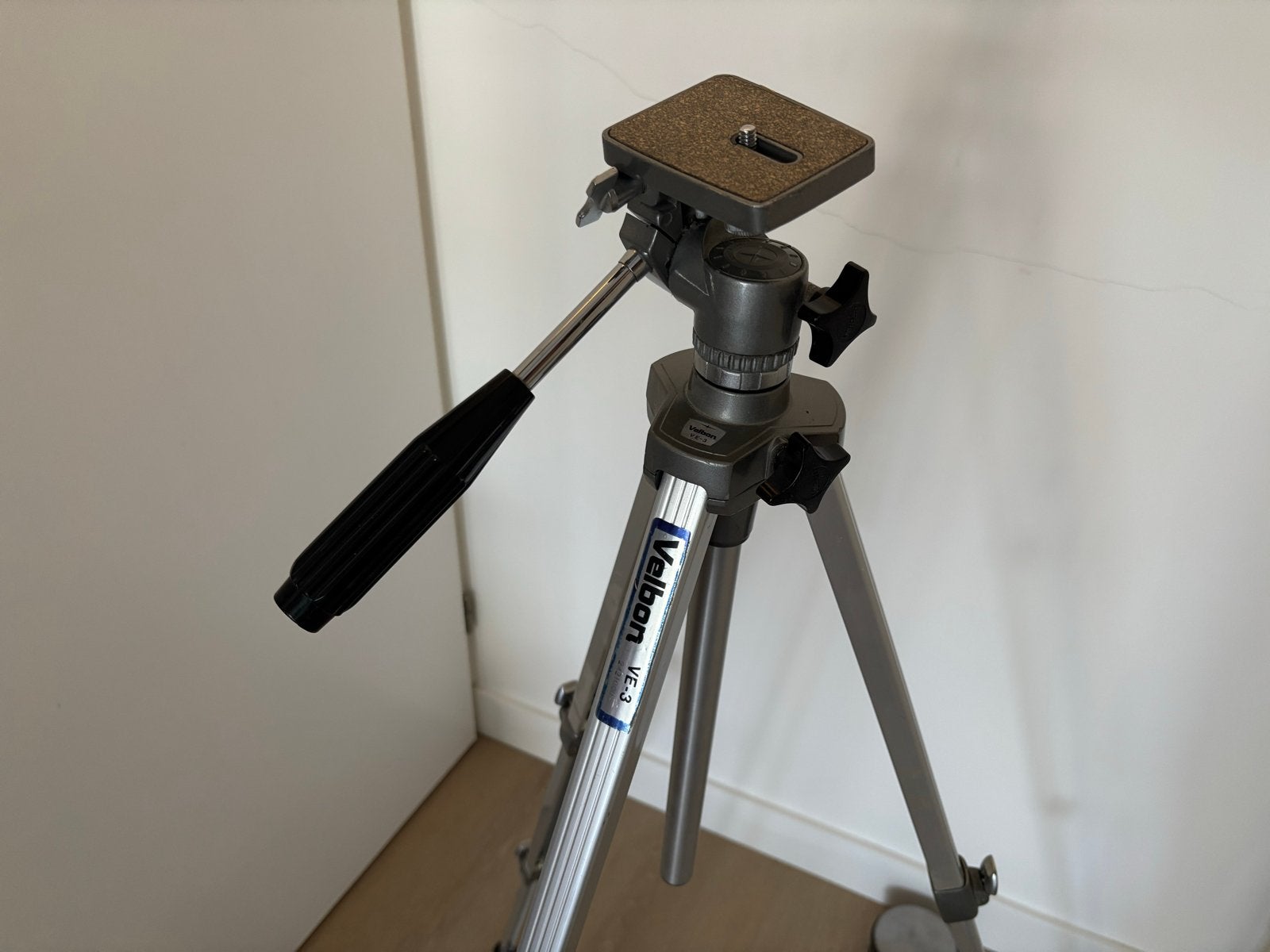 Velbon VE-3 tripod Statief - Gebruikt maar in goede staat, Ophalen, Gebruikt, Velbon, Snelkoppelingsplaat