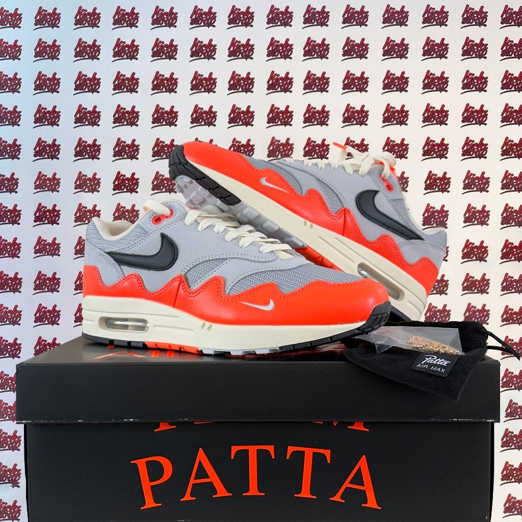 Nike Air Max 1 Waves Hyper Crimson | EU 42,5, Kleding | Heren, Schoenen, Overige kleuren, Nike, Nieuw, Ophalen of Verzenden