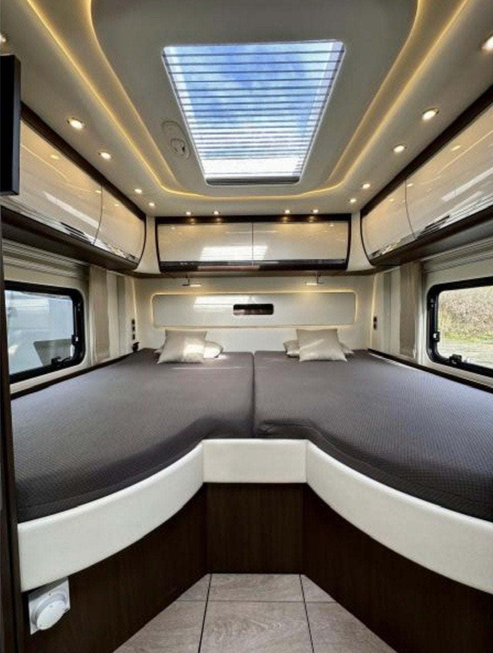 Morelo EMPIRE 90 L 204pk Aut Lithium Glasbeplanking Solar Ge, Diesel, Mark@niesmannbischoff.nl, Niesmann Bischoff Campers Nederland BV