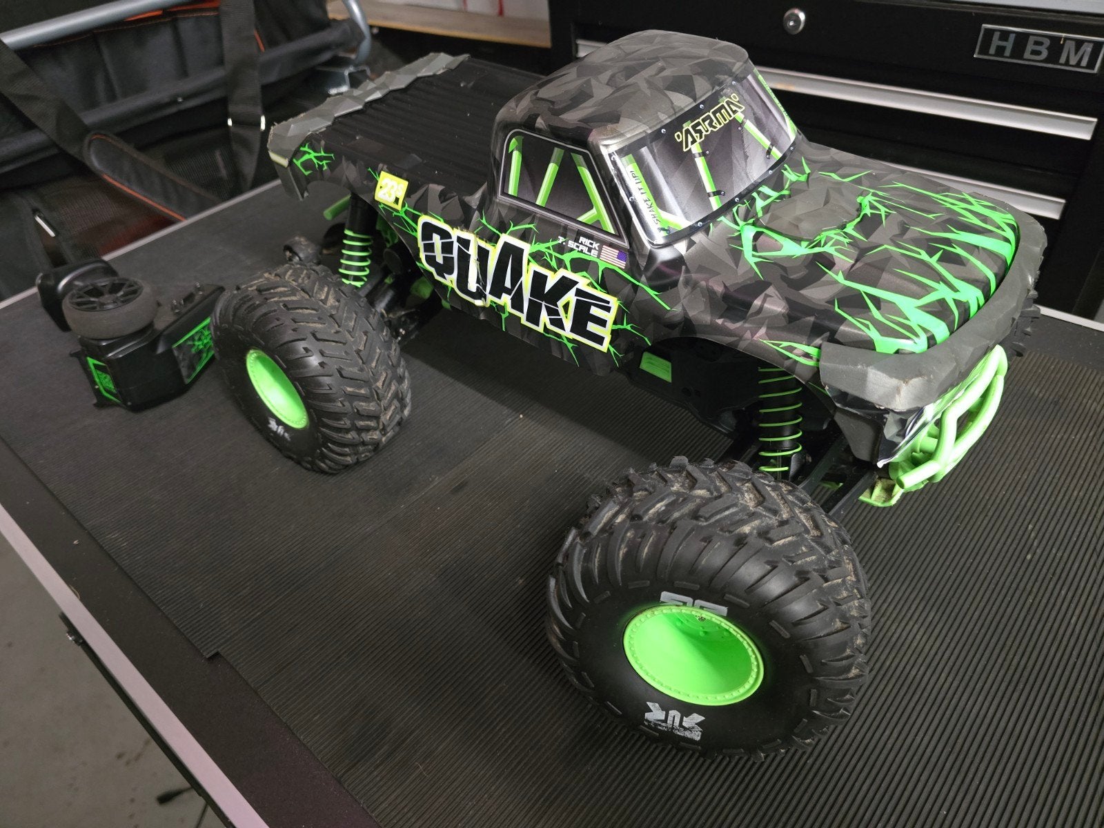ARRMA Quake 223S, Elektro, Auto offroad, Ophalen of Verzenden, Zo goed als nieuw