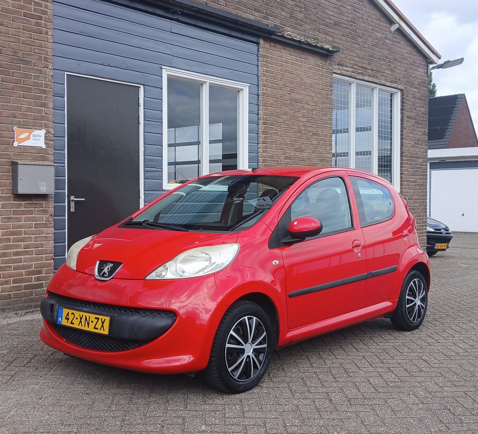Peugeot 107 1.0 12v XS / APK 04-2027 / Bj.2007, Auto's, Voorwielaandrijving, Stof, Zwart, 4 stoelen