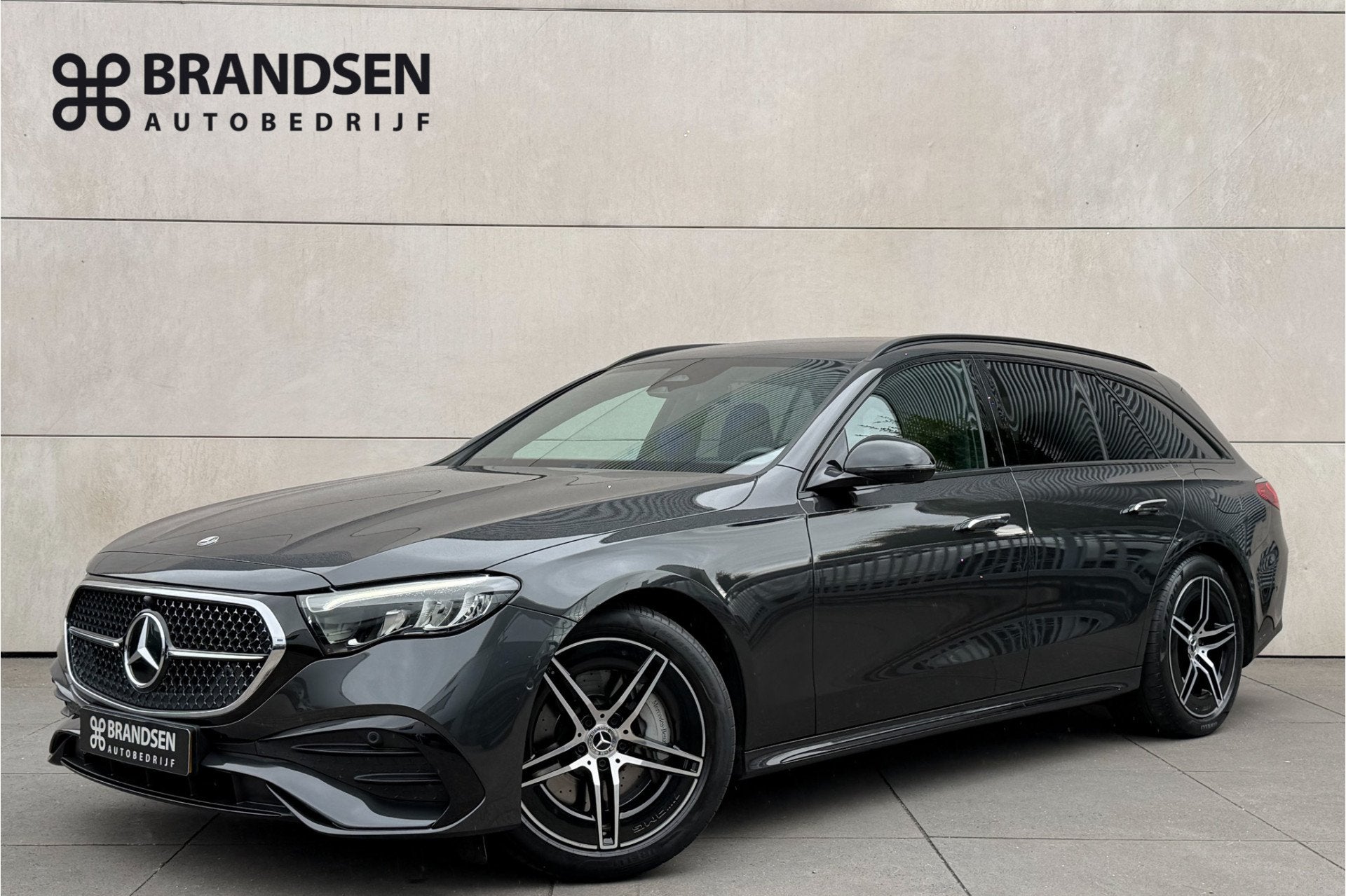 Mercedes-Benz E-Klasse Estate 300 e AMG Line ACC-Pass scherm, Automaat, Achterwielaandrijving, Gebruikt, 4 cilinders
