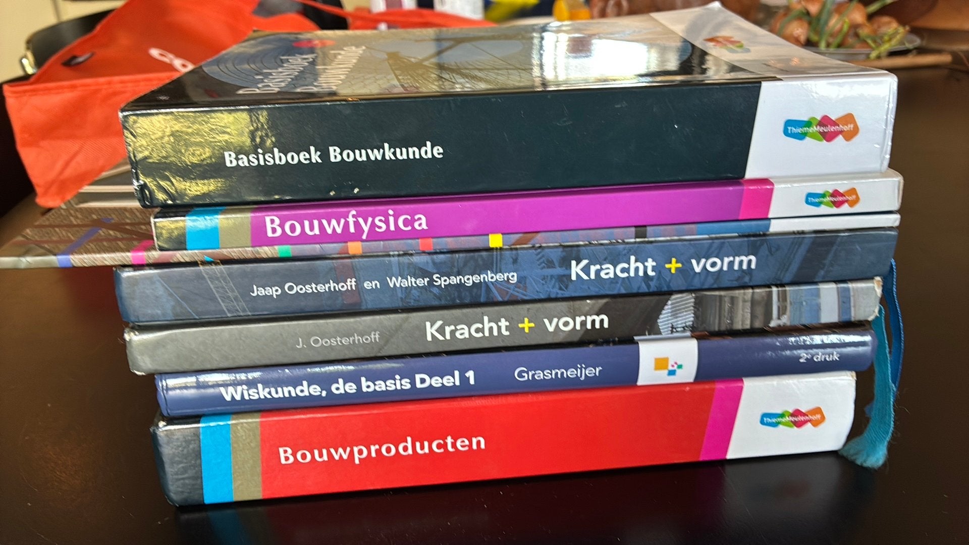 Bouwkunde boeken opleiding jaar 1 wegens stoppen opleiding, Boeken, Ophalen of Verzenden, Zo goed als nieuw