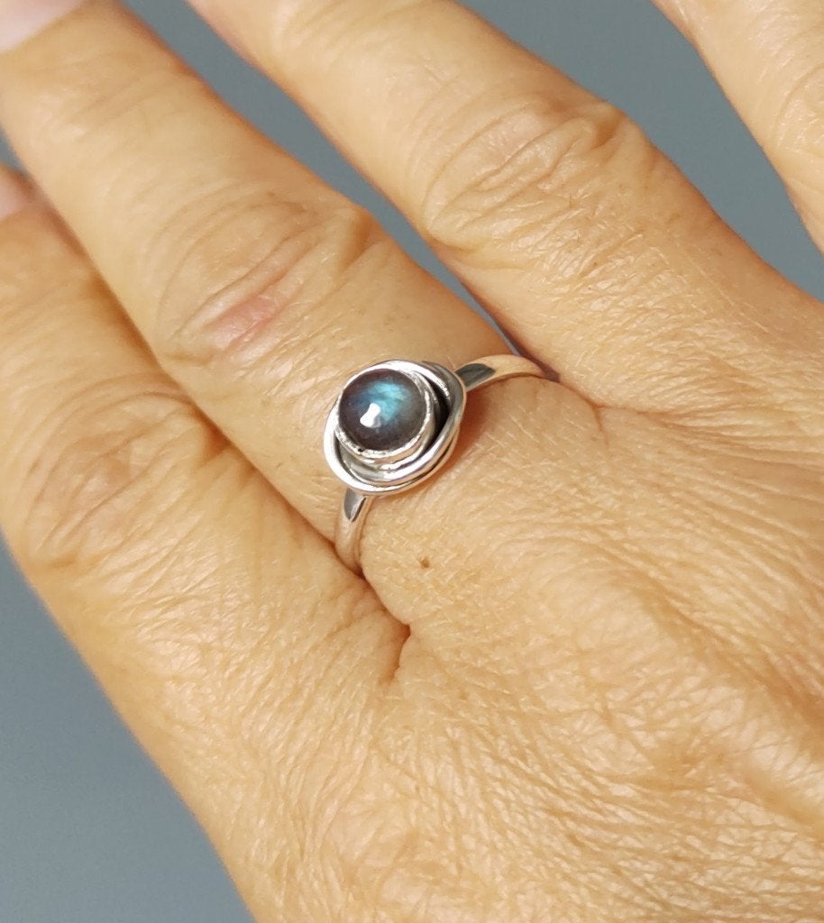 Zilveren ring met natuurlijke Labradoriet steen zilver 925, 18 tot 19, O.T., Blauw, Nieuw