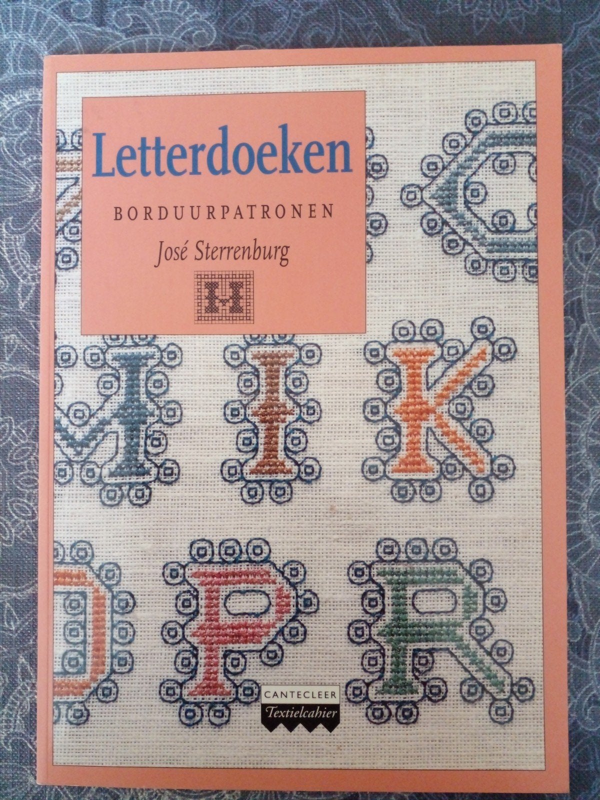 Letterdoeken Borduurpatronen - José Sterrenburg, Verzenden, Zo goed als nieuw, Handborduren, Patroon