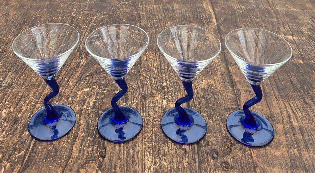 4 Vintage Martini zigzag glazen op blauwe voet, Antiek en Kunst, Ophalen of Verzenden