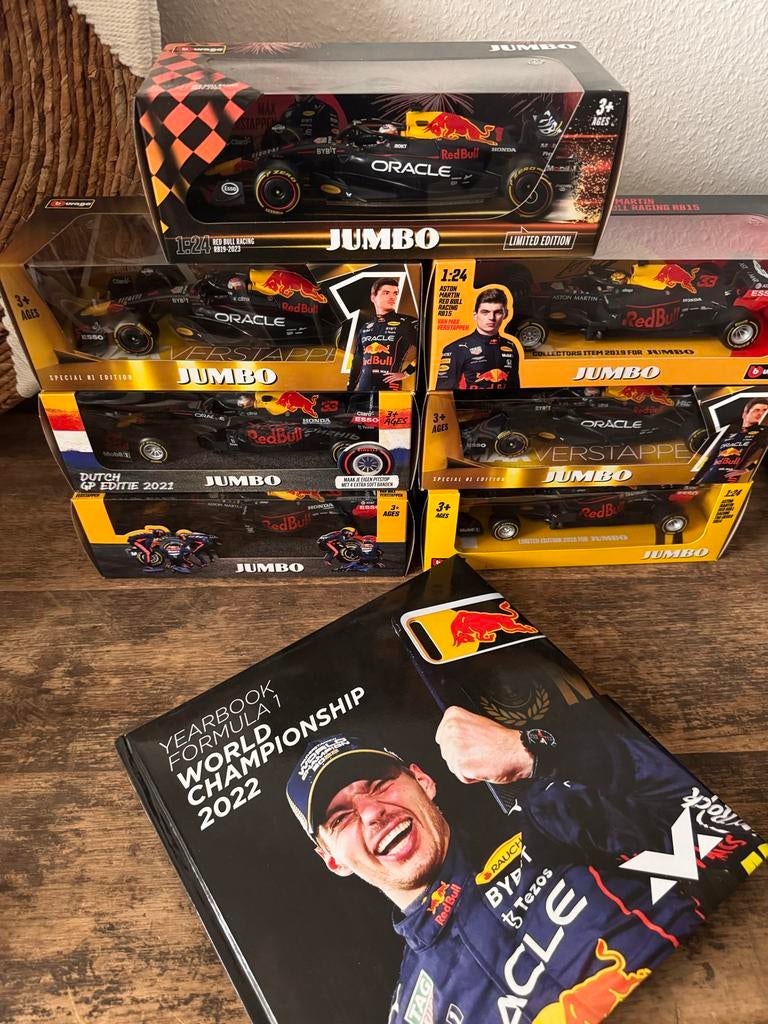 F1 schaalmodellen Max Verstappen + Jaarboek 2022, Verzamelen, Automerken, Motoren en Formule 1, Ophalen of Verzenden, Nieuw, Formule 1