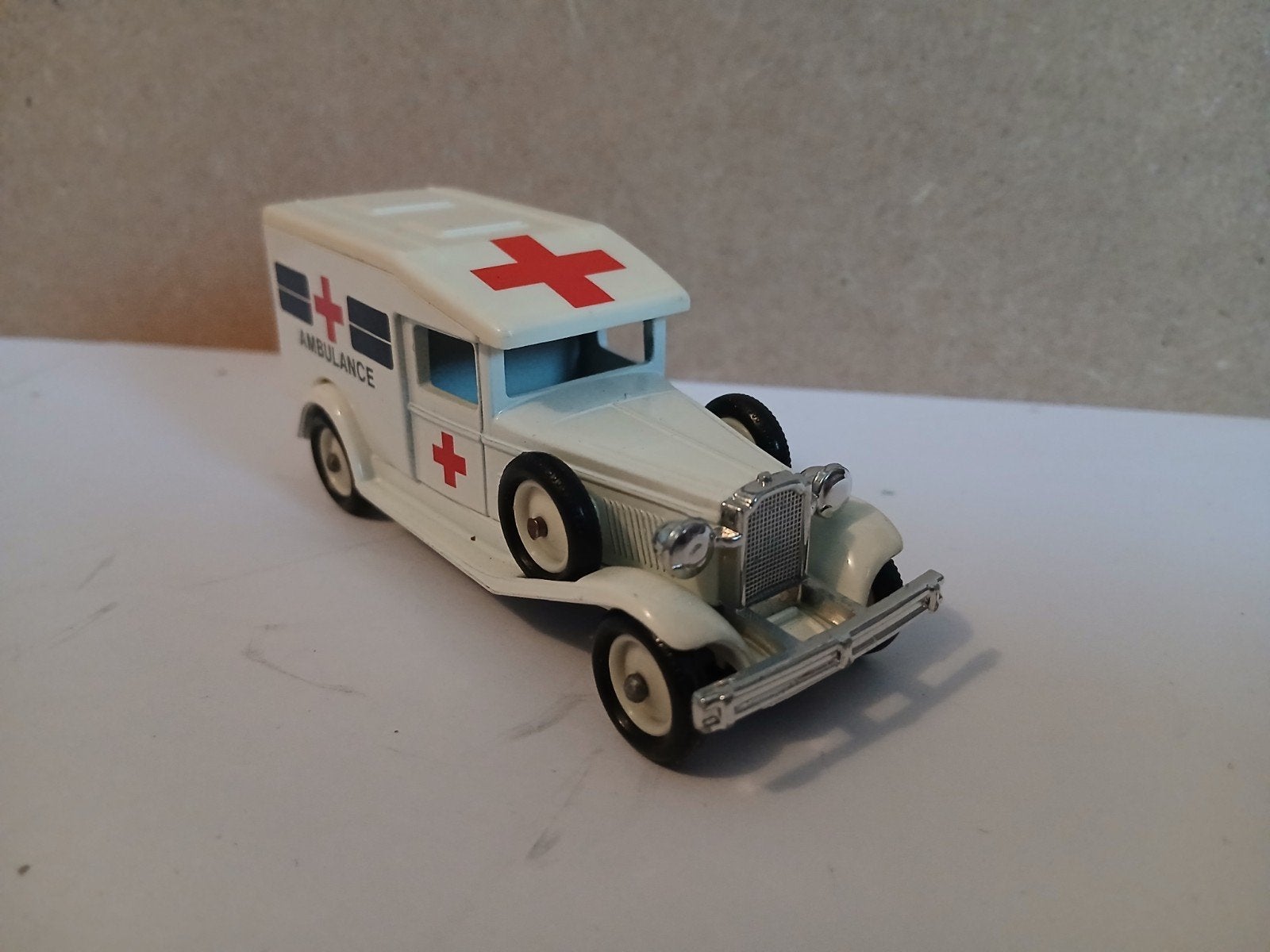 Ambulance Edocar Lledo, Ophalen of Verzenden, Zo goed als nieuw, Auto, Overige merken