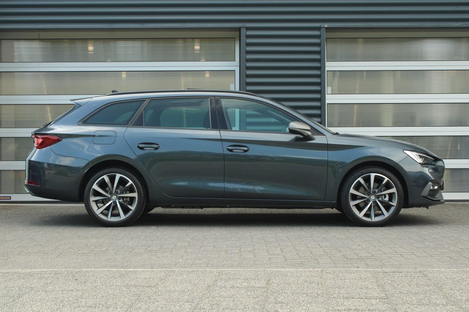 SEAT Leon Sportstourer 1.5 TSI 204pk DSG e-Hybrid FR Busines, Auto's, 12 maanden, Stof, 4 cilinders, 26 kWh