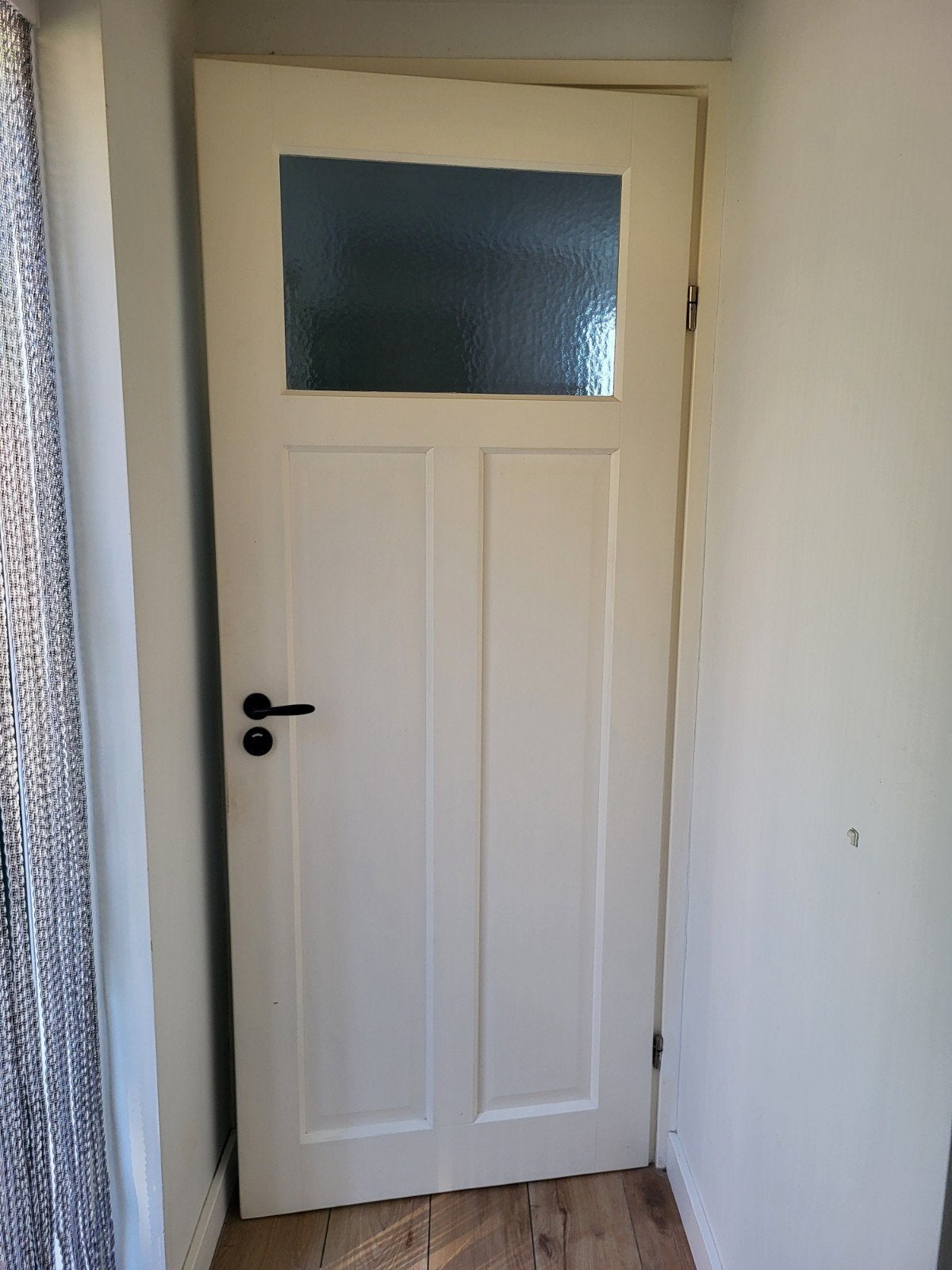 Witte binnendeur met glas, Doe-het-zelf en Verbouw, Deuren en Horren, Ophalen, Gebruikt, 80 tot 100 cm, Binnendeur