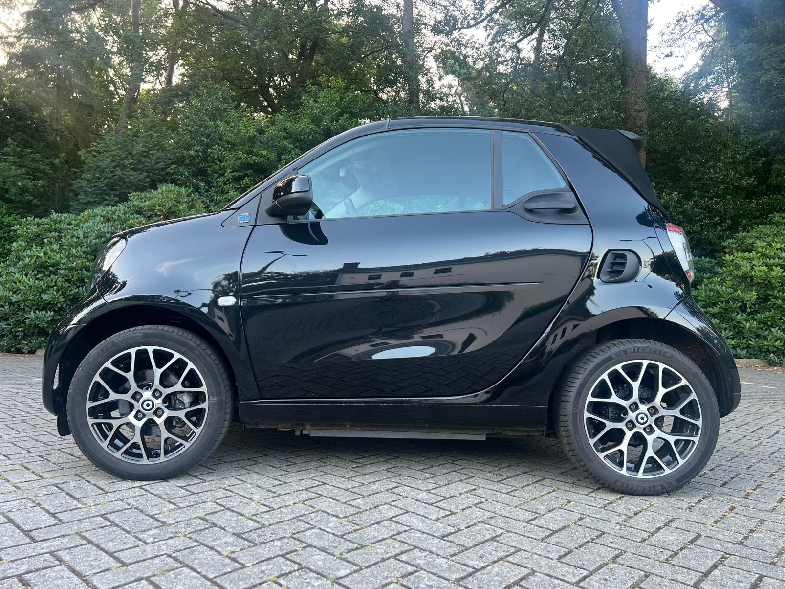 Smart ForTwo EQ cabrio comfort plus 2021 zwart climate leer