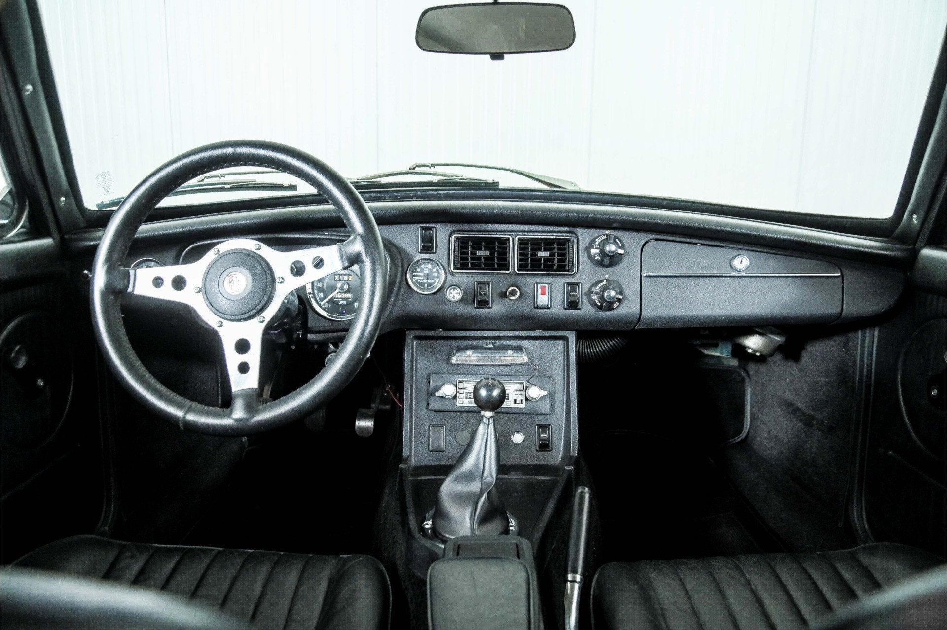 MG B GT Overdrive . (bj 1972), foto 7