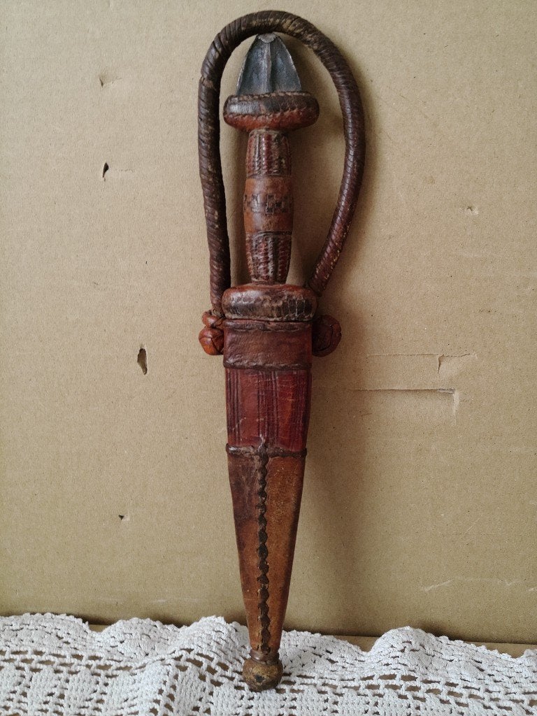 Afrikaanse traditionele dolk armdolk mes 25cm Masai Kenia ?, Antiek en Kunst, Ophalen of Verzenden