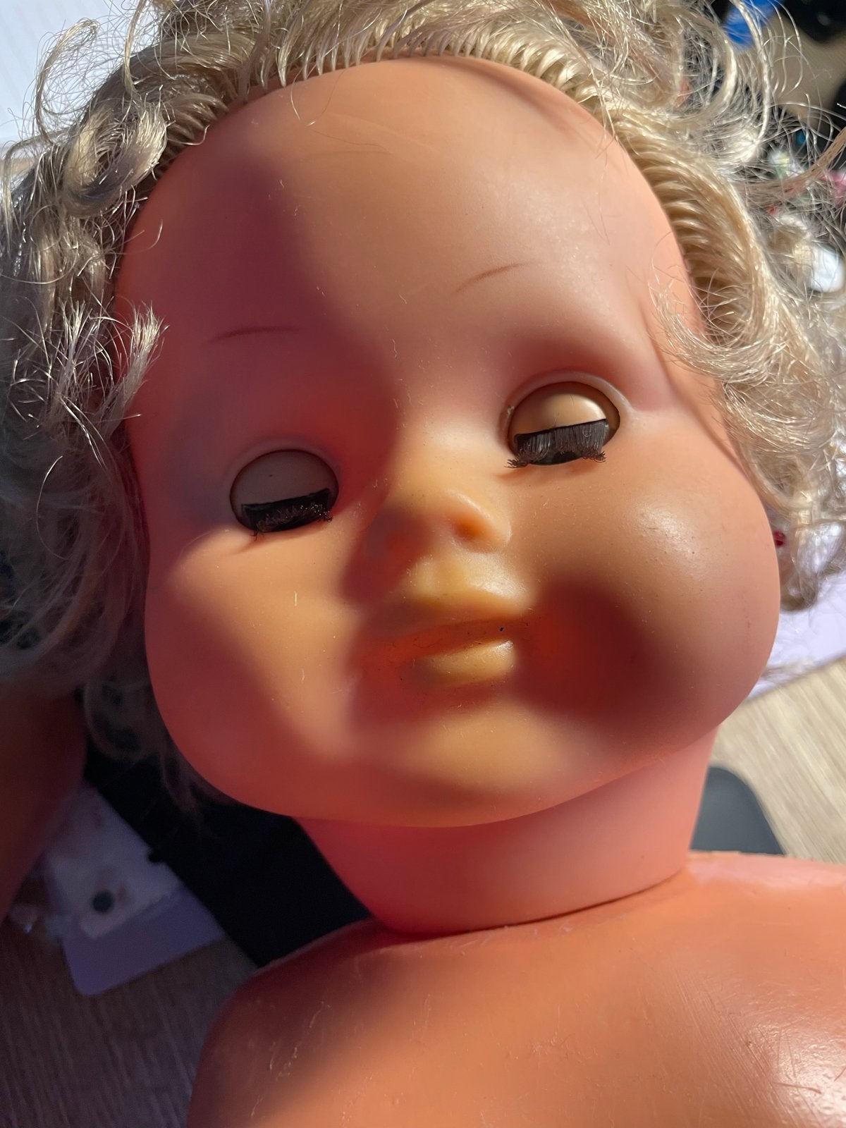 Vintage Wildebras pop - Blonde krullen en blauwe ogen, Ophalen of Verzenden, Gebruikt, Overige typen
