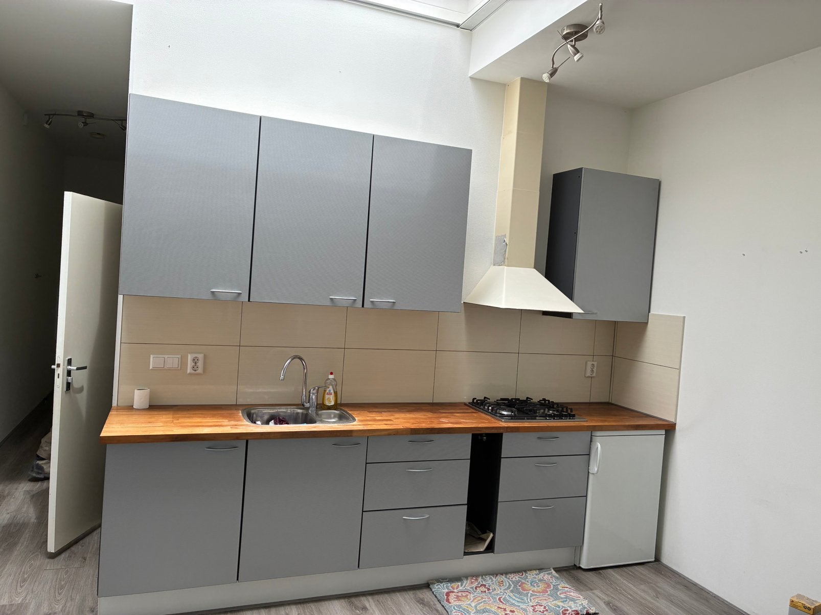 Te koop keuken twee lang kasten een banksteel eet tafel.., Ophalen, 75 tot 100 cm, Leer