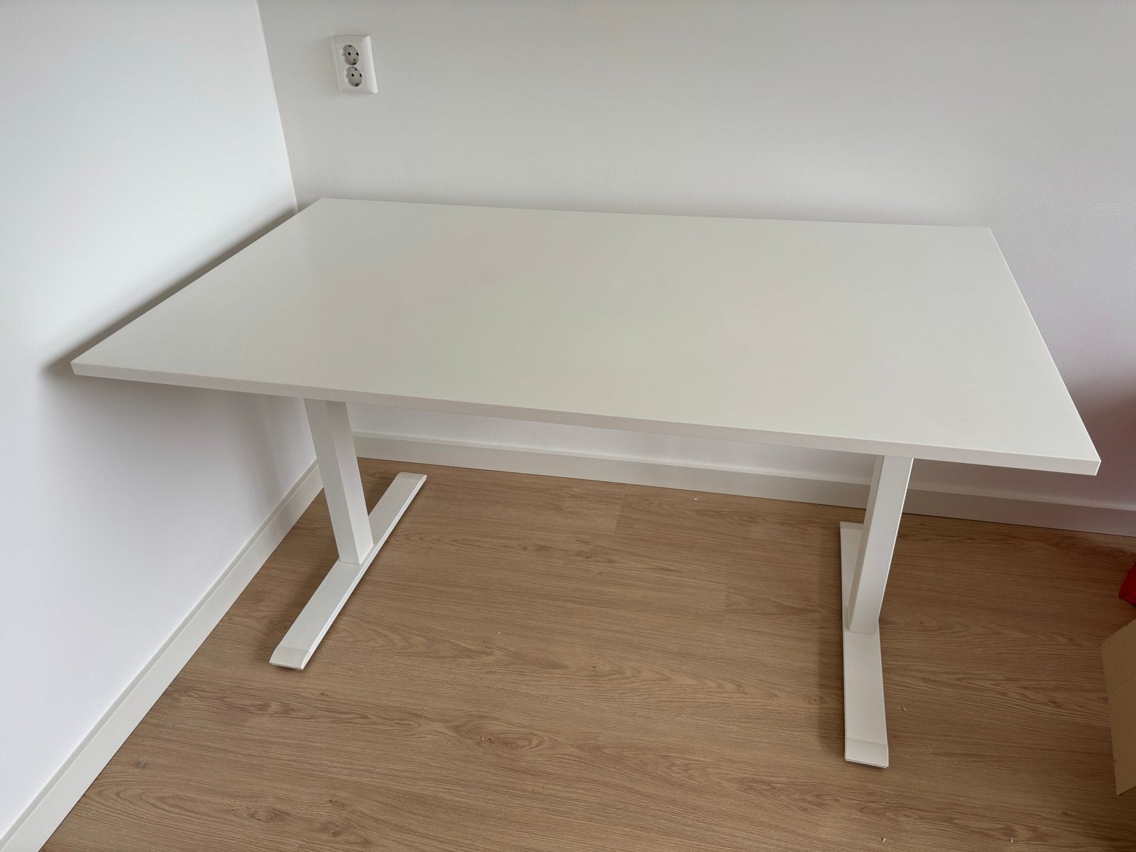 IKEA RODULF standing desk, white, Huis en Inrichting, Bureaus, Ophalen, Zit-sta bureau, Elektrisch, Gebruikt