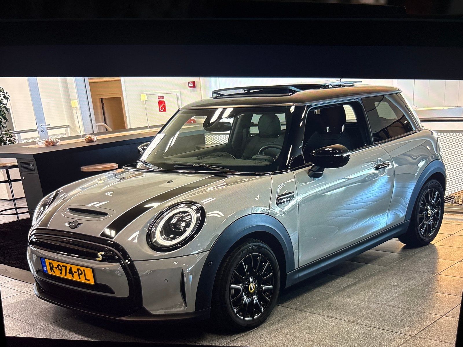 Mini 3-deurs (f56) Electric 184pk Aut 2022 Grijs, Auto's, 50 €/maand, 1340 kg, 4 stoelen, Elektrisch
