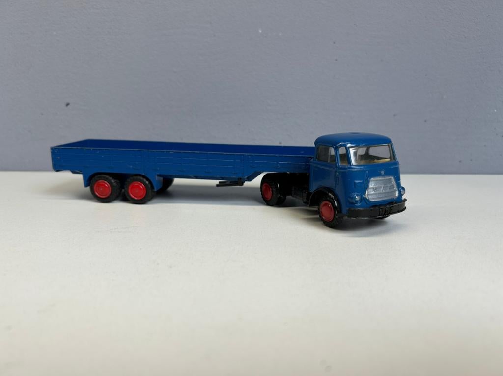 60’s Lion toys car Daf Frontstuur +oplegger zeldzaam blauw, Ophalen of Verzenden, Zo goed als nieuw, Bus of Vrachtwagen, Lion Toys