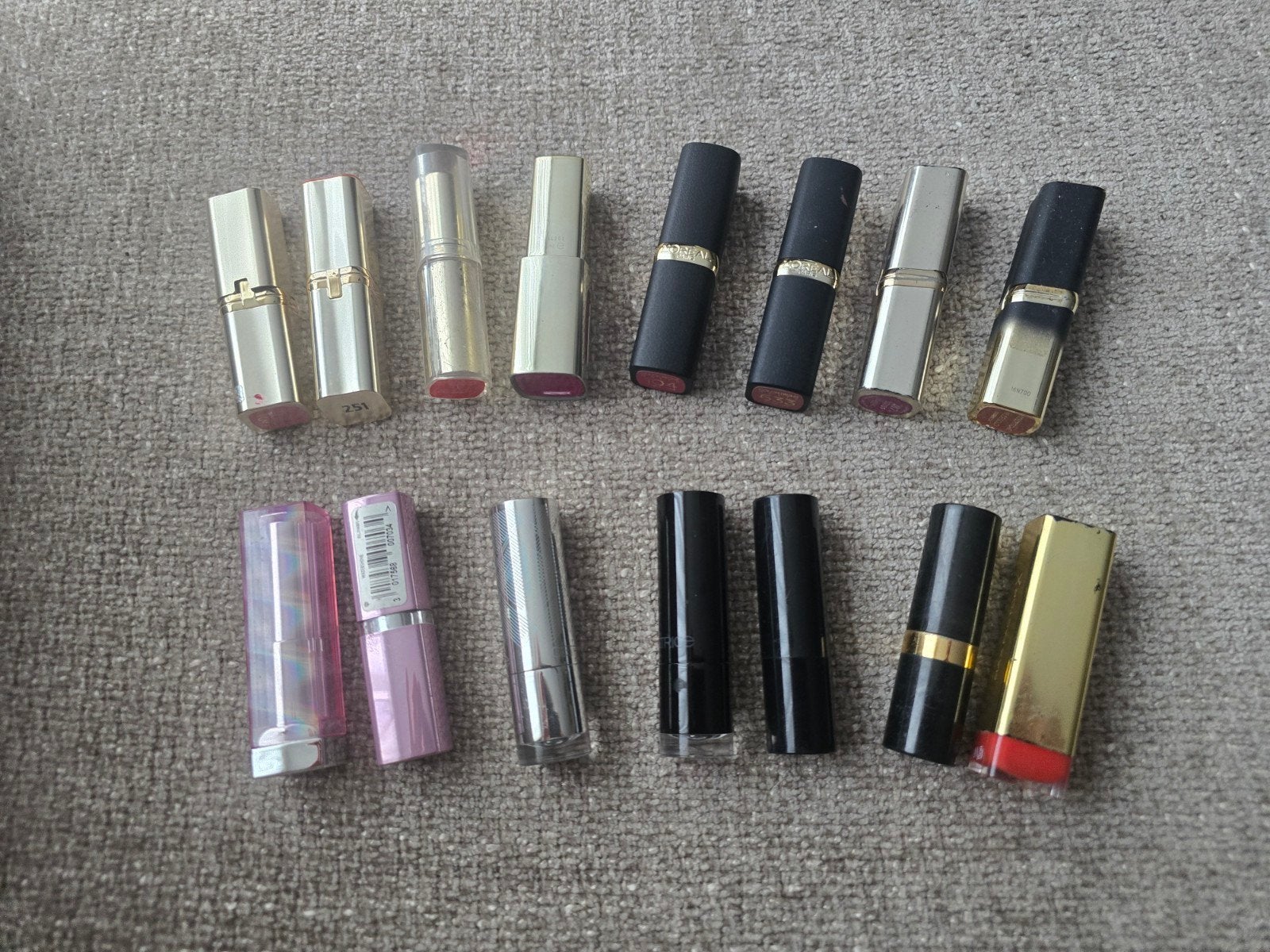 Te koop 15 verschillende kleuren lipstick, merken o.a L'Oréa, Nieuw, Ophalen of Verzenden, Make-up, Overige kleuren