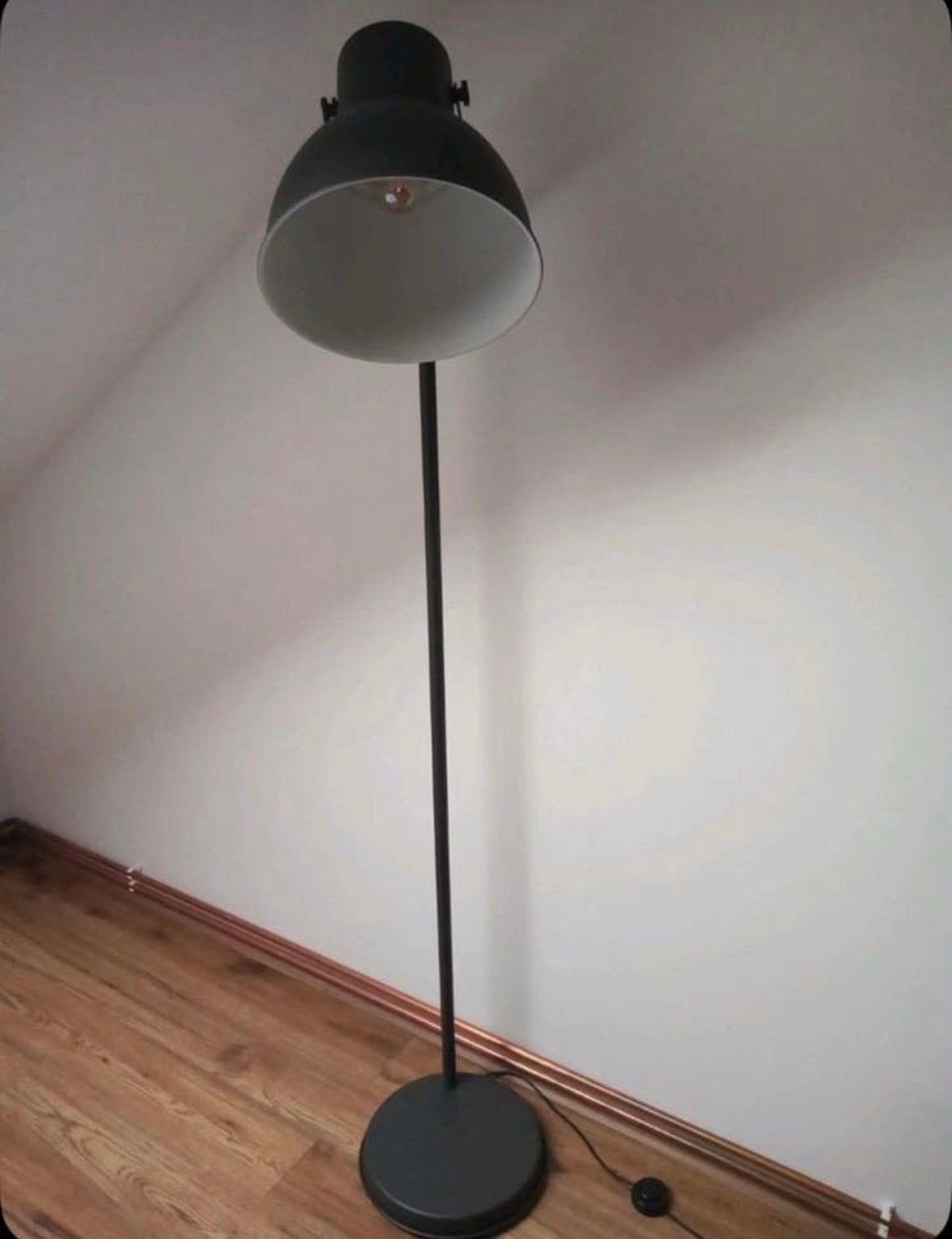 Staande grijze lamp, Huis en Inrichting, Lampen | Vloerlampen, Ophalen, Zo goed als nieuw, 150 tot 200 cm