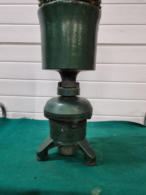 bloempot op voet metaal zwaar, Tuin en Terras, Bloempotten, Ophalen of Verzenden, 'T Olde Gre-j, Info@toldegrej.nl, Endepoelstraat 20f Didam