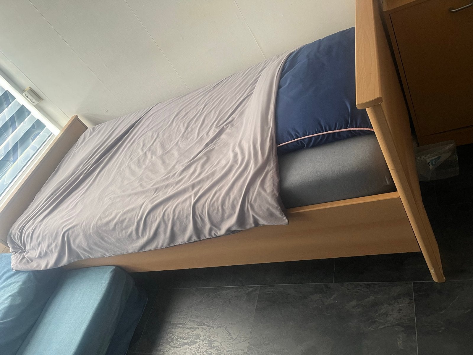 Eenpersoonsbed compleet met matras, lattenbodem en beddengoe, Ophalen, 90 cm, Zo goed als nieuw, 200 cm