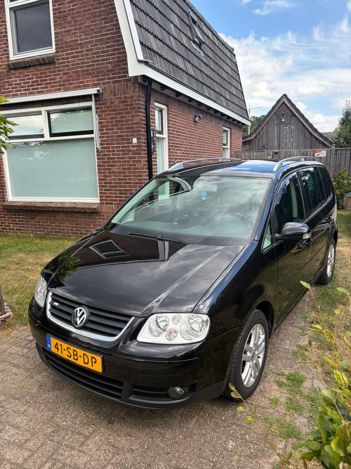 Volkswagen Touran 2.0Highline Apk  5-8-2027, 4 cilinders, 1984 cc, Zwart, Bedrijf