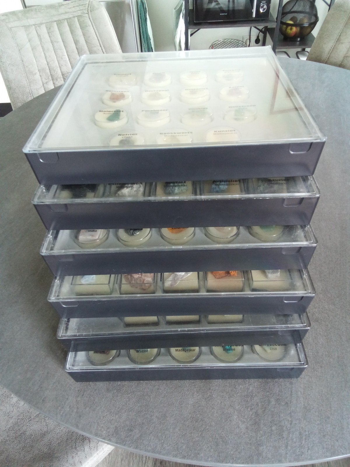 6 opbergdozen met mineralen en edelstenen, Verzamelen, Verzenden, Mineraal