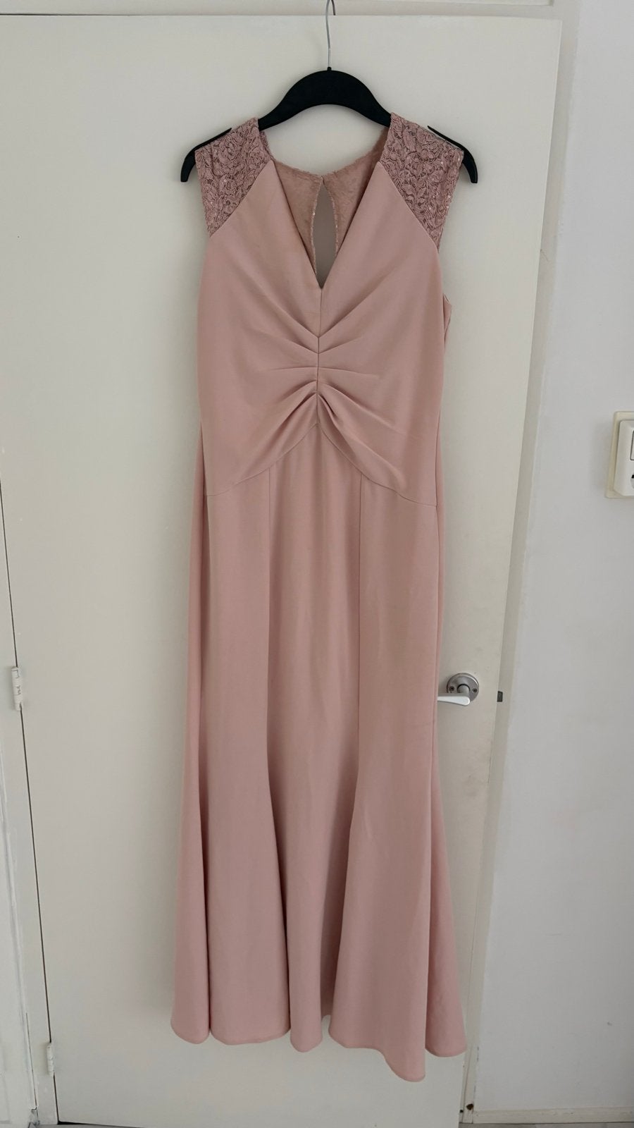 Elegante Roze Galajurk met Kanten Details, Maat 38/40 (M), Ophalen of Verzenden, Zo goed als nieuw, Roze
