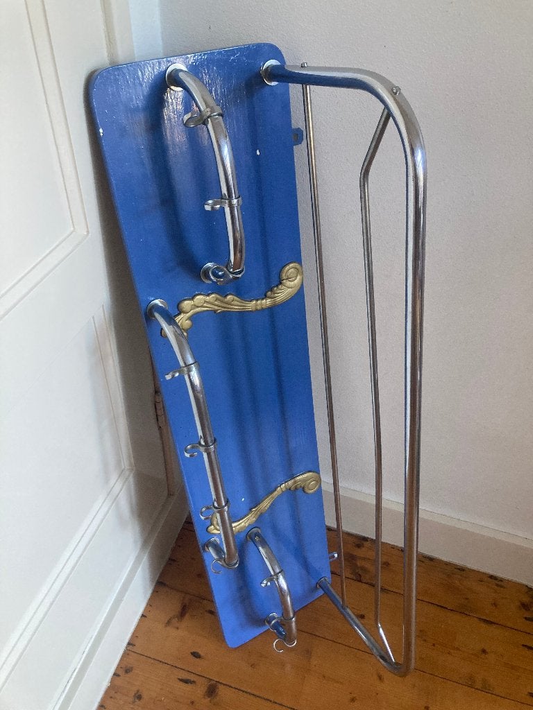 Gispen -achtig rek kapstok op blauw bord met veel haakjes, Huis en Inrichting, Wandkapstok, Gebruikt, Ophalen of Verzenden, Metaal