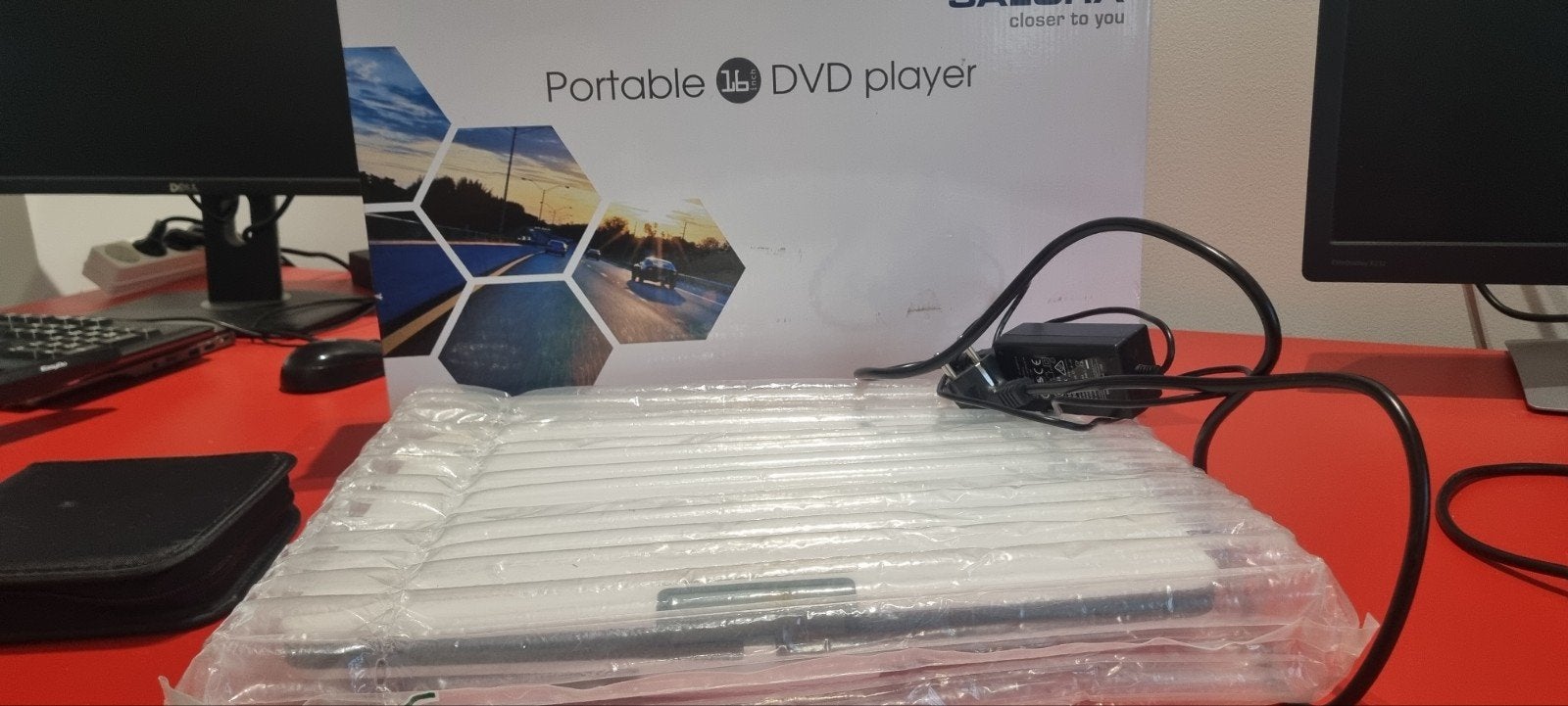 Salora Draagbare DVD-speler met accessoires en kinder-DVD's, Ophalen of Verzenden