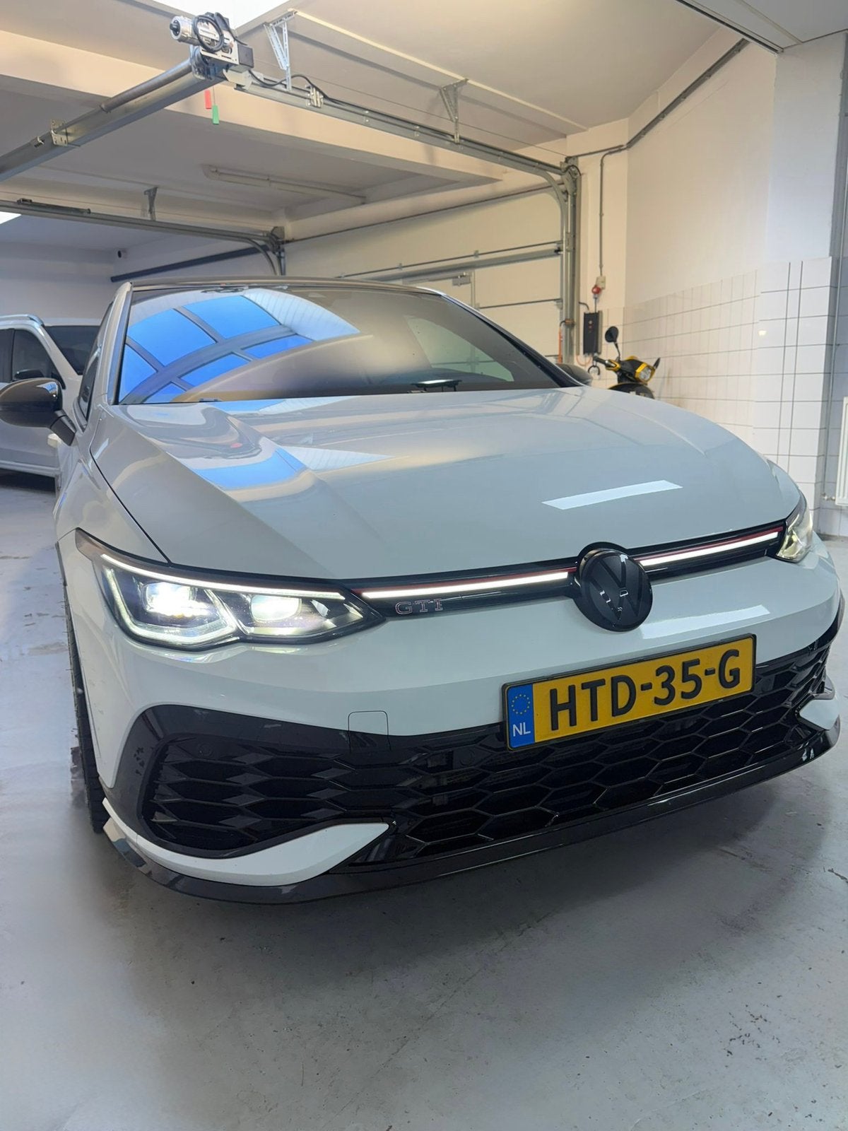 Volkswagen Golf 2.0 TSI OPF 221KW Dsg7 2022 Wit, 4 cilinders, 1984 cc, Wit, Bedrijf