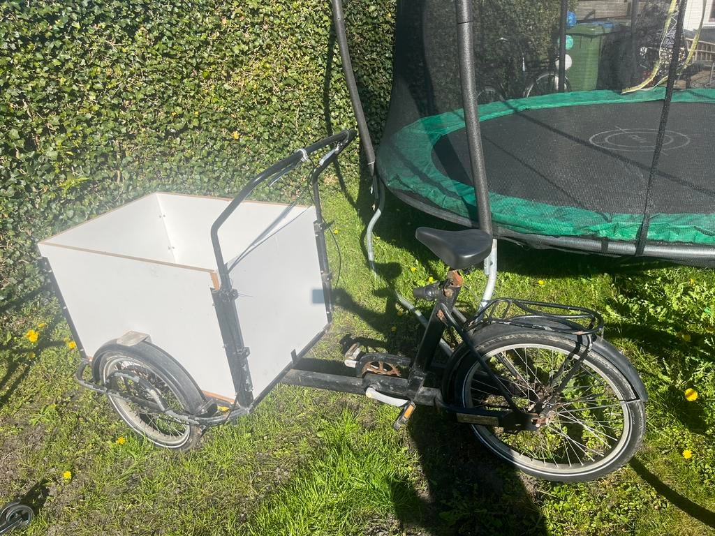 Te koop bakfiets van fietsfabriek met nieuwe bak er op, Fietsen en Brommers, Fietsen | Bakfietsen, Ophalen of Verzenden