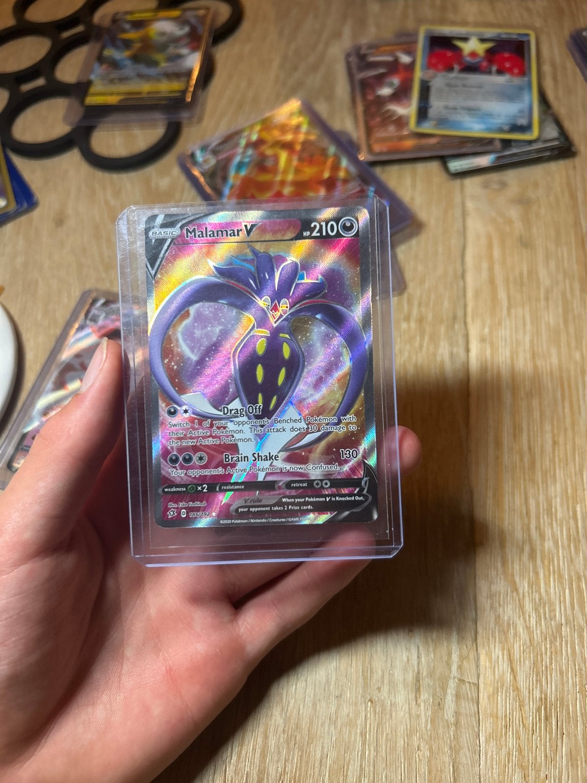 Malamar V Pokemon kaart - Geen schade, Ophalen of Verzenden, Zo goed als nieuw, Losse kaart
