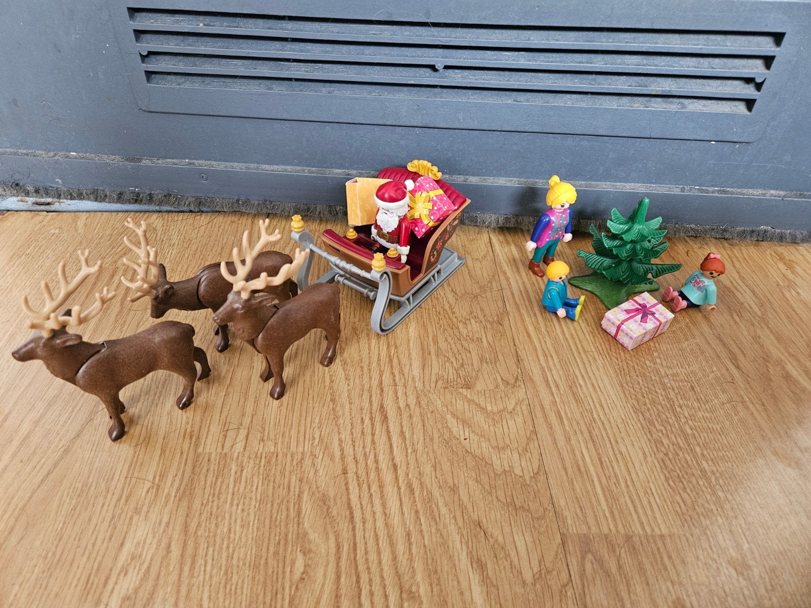 Playmobil Kerstman, Arrenslee, Rendier, Kerstboom & Cadeau, Kinderen en Baby's, Speelgoed | Playmobil, Ophalen of Verzenden, Gebruikt