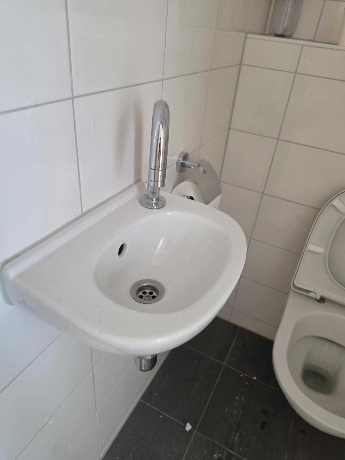 Fontein met chifon, Villeroy & Boch (zonder kraan), Huis en Inrichting, Badkamer | Badkamermeubels, Ophalen, Minder dan 50 cm