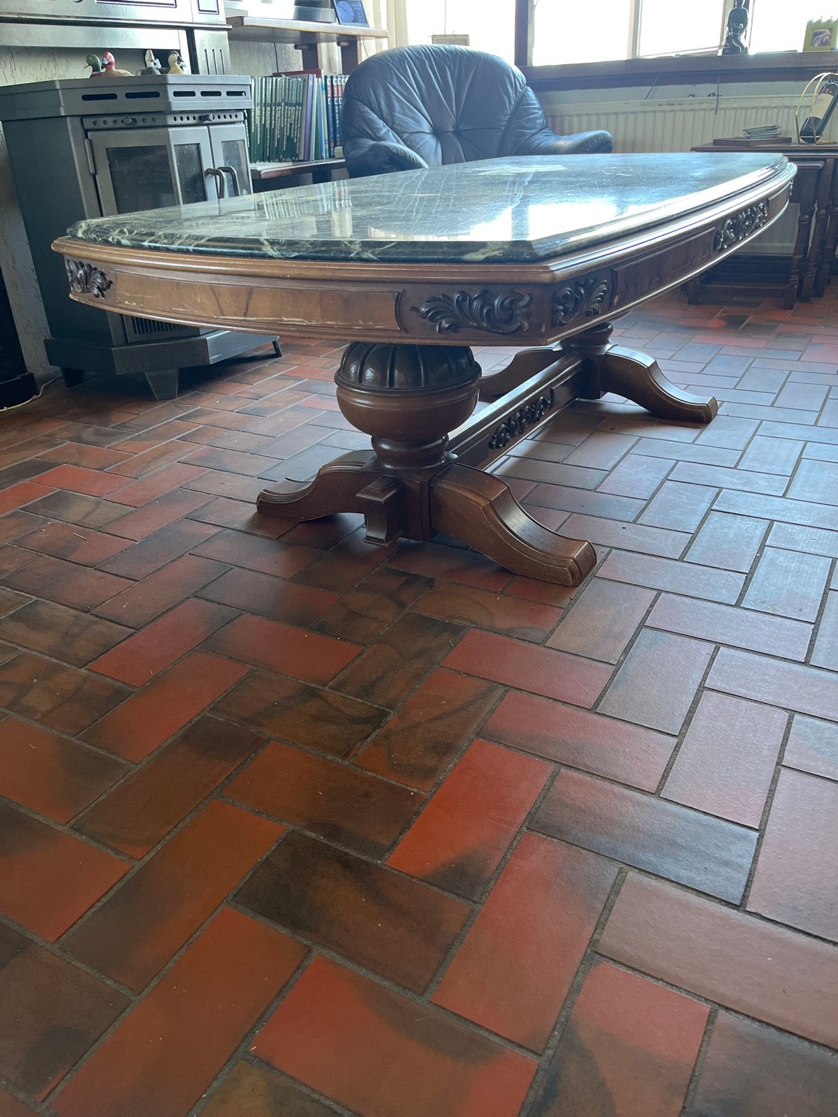 Antieke eettafel met marmeren blad en houtsnijwerk, Antiek en Kunst, Ophalen