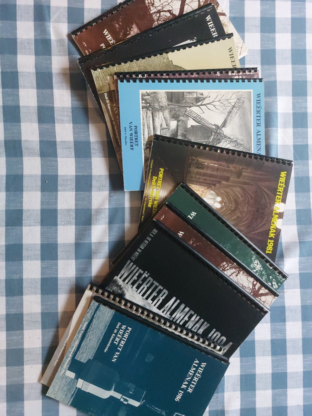 10 x WIEËRTER ALMENAK - Wieert- Rogstaekers. (1977-1986), 20e eeuw of later, Ophalen of Verzenden, Zo goed als nieuw, Rogstaekers Weert