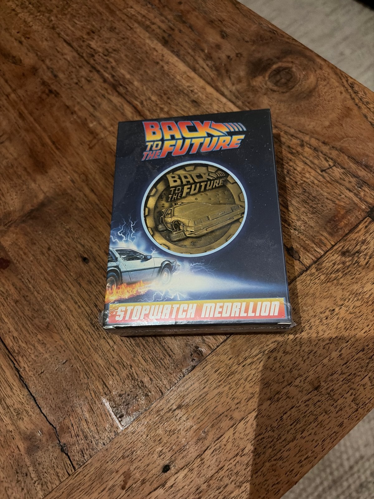 Back to the Future Stopwatch Medallion, Ophalen of Verzenden, Nieuw, Film, Beeldje, Replica of Model